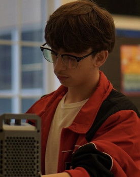 Mike Summers as Partygoer 2