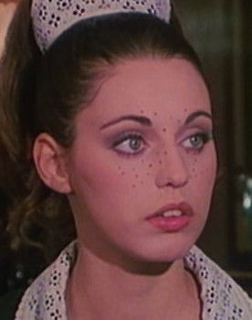 Nadia Valli as La cameriera