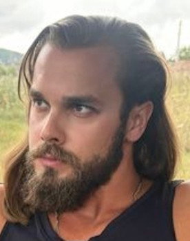 Mücahit Temizel as Mustafa