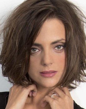 Macarena Gómez as Natalia