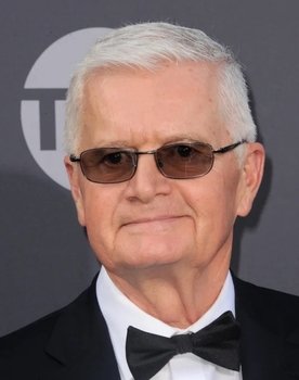 Duane Chase as Levar