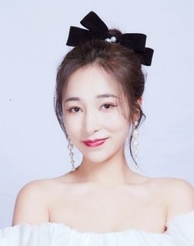 Му Цин as Aunt Zhou