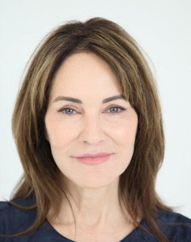 Lisa Leilani as Elizabeth