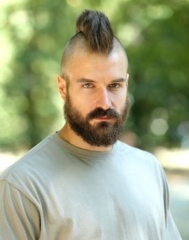 Piotr Stramowski as Maks