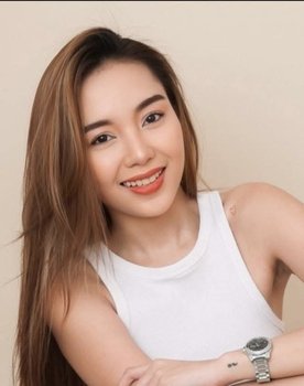 Paula Santos as Mona