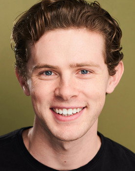 Josh Bates as Alexander Hamilton