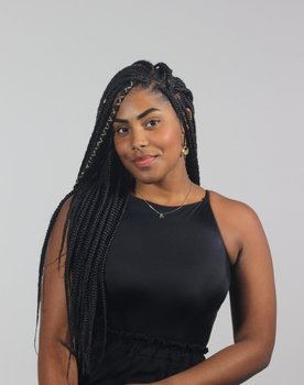 Alana Beatriz S. Lima as Figurante