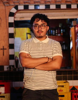 César Gama as Carlos