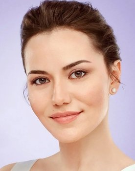 Fahriye Evcen as Sevde Aksu