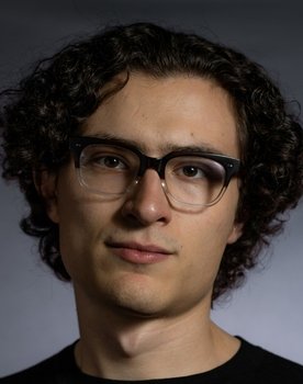 Patricio Escartín as Hombre de Negocios 03