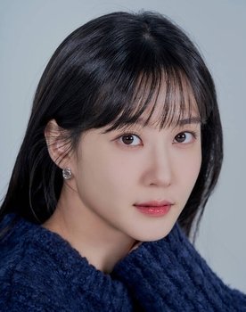 Park Eun-bin as Eva [Young]