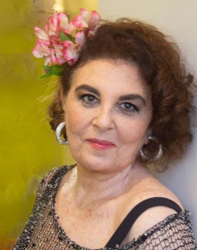 Bia Sion as Dra. Ruth