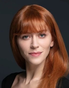 Hazal Türesan as Zeynep