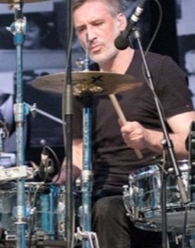 Philippe Entressangle as Self (Batterie / Percussions)