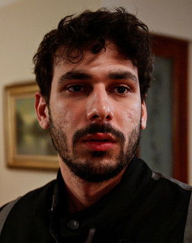 Bilal Balaban as Kurye