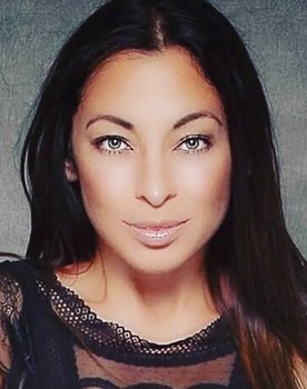 Jaqueline Menezes as Jennifer