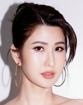 Santa Sasaroj Suwattanaporn as Parfum