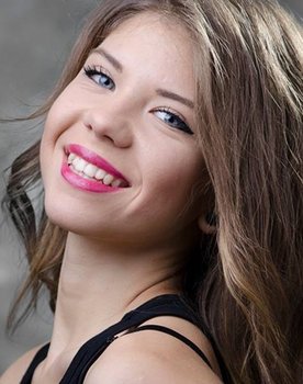 Anastasia Levordashka as Ivy