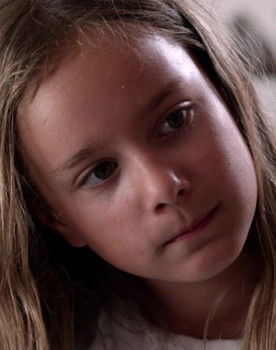 Lou-Émilie Alves as Léa