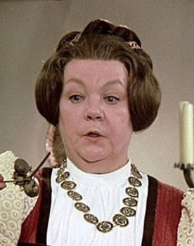 Carola Braunbock as Köchin