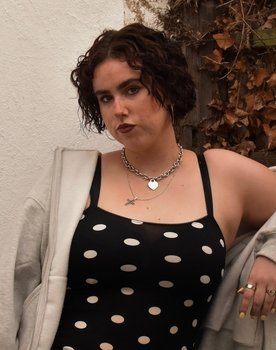 Amalia Farrow as Passer-by