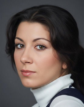 Sevtap Erdemli as Gelin