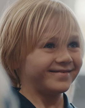 Robert Roar Hansen as Holger