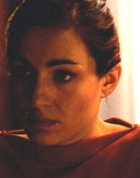 Francesca Magrefi as Queen Mary