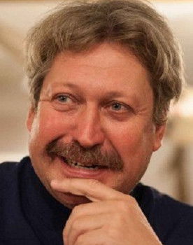 Viktor Pavlyuchenkov as