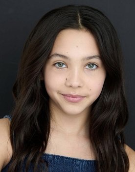 Juliana Danielle Ferreira as Sandy