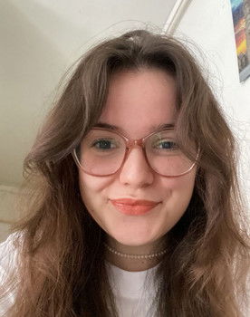 Tess Defretin as L'inconnu