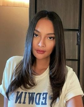 Erika Carlina as 