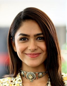 Mrunal Thakur as Sakshi Anand