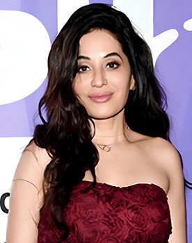 Mreenal Deshraj as Jhanvi Singh Oberoi