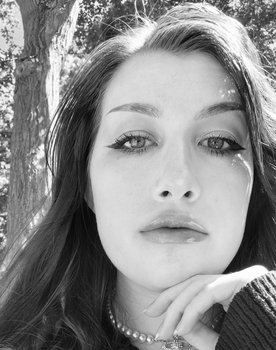 Haylie Blohm as Neya Gleaos