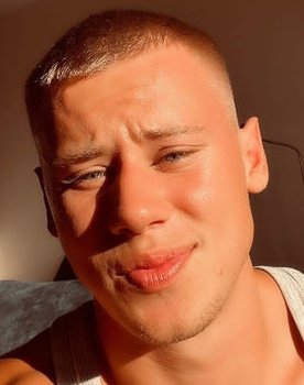 Łukasz Kwiatkowski as Nieznajomy