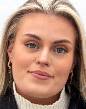 Nora Svenningsen as Self - Participant