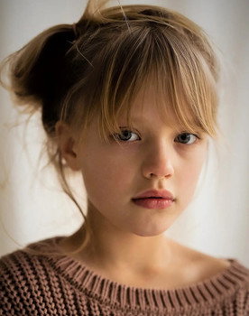 Noor van der Velden as Hanna