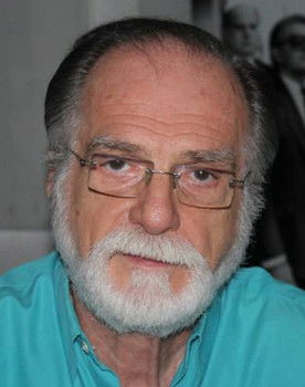 Leonardo José as Dr. Valdir