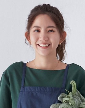 Chen Ai-Ling as David's Girlfriend