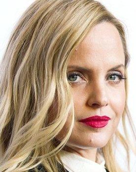 Mena Suvari as Anna Collins