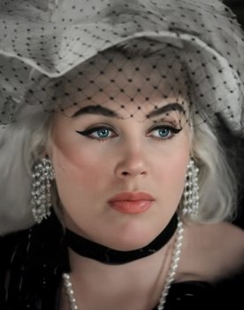 Üftade Kimi as Nermin