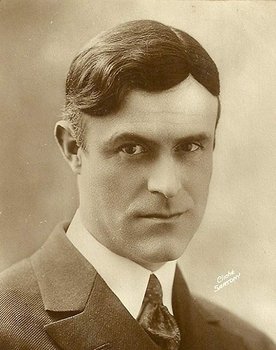 Gaston Modot as Firmin - le valet de la marquise