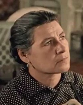 Polina Kumanchenko as mama Sergeya