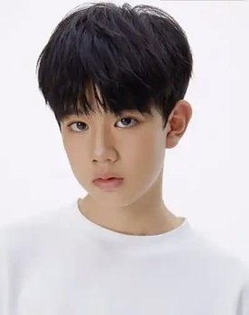 Luo Yihang as Xiao Tian