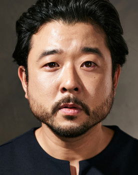 Kang Kim as Donnie