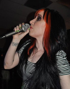 Roxy Saint