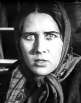 Olga Lenskaya as тетя Настя