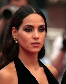 Adria Arjona as Amanda Cooper