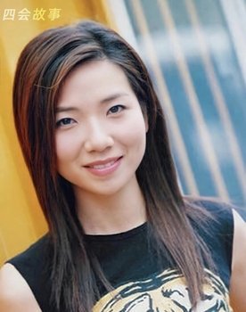 Stephanie Che as Ying
